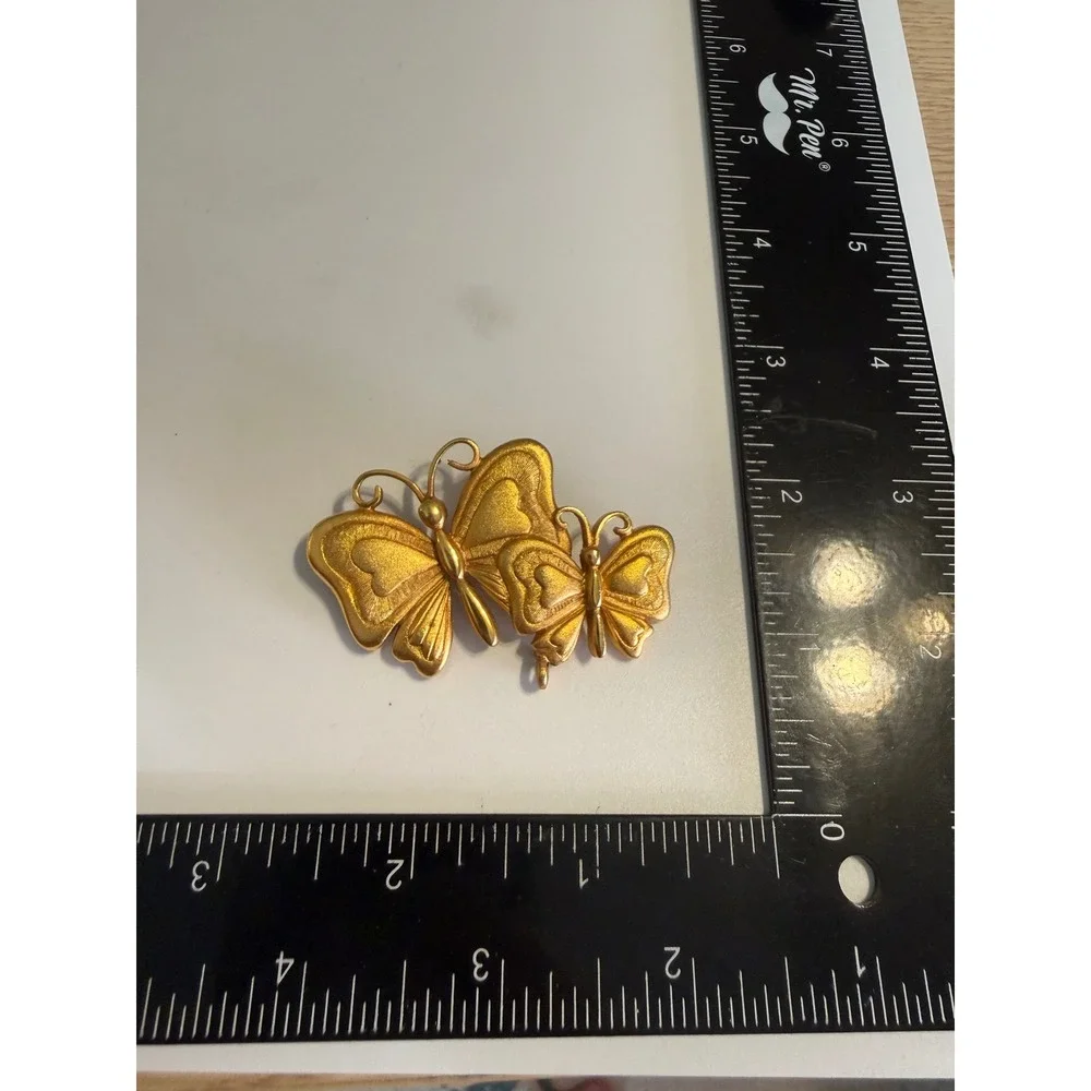 Casual Corner Vintage‎ Double Butterfly Brooch Gold Tone Textured Pin Jewelry